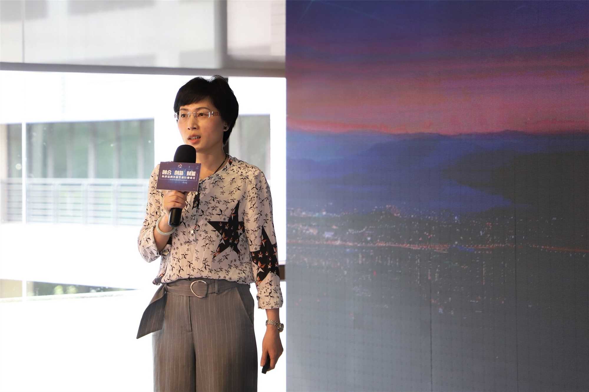 抢抓发展机遇 构建共赢生态，达梦出席信创行业峰会并发表演讲
